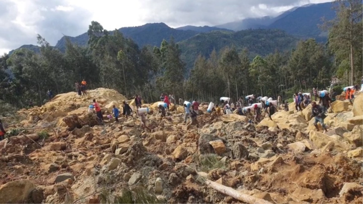 Papua Yeni Gine'de bilanço ağırlaşıyor! 1100 ev toprak altında kaldı, ölü sayısı 300'ün üzerine çıktı